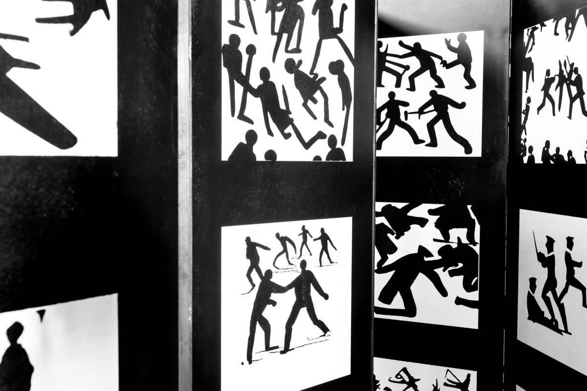Estudio Amorales – Riots on the Moon