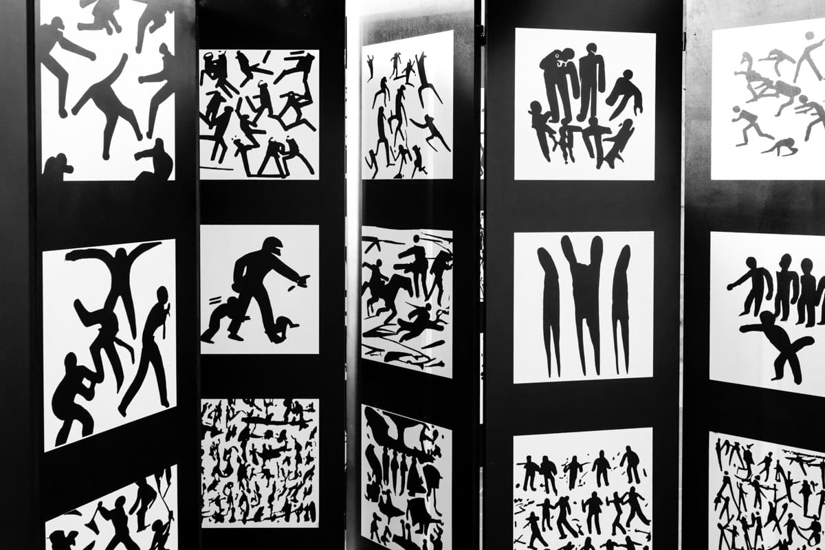 Estudio Amorales – Riots on the Moon
